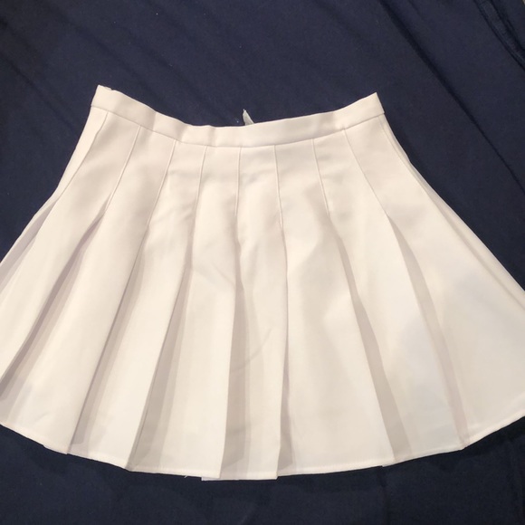 NWT Ruby and Jenna White pleated skater skirt - Picture 3 of 3